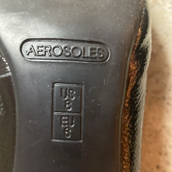 Aerosoles "Envy" Classic Pumps Kitten Black Patent Leather Heels Size 8M - Picture 7 of 7